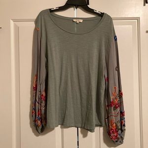 Umgee Bell-sleeve Shirt with Embroidered Design. Size XL